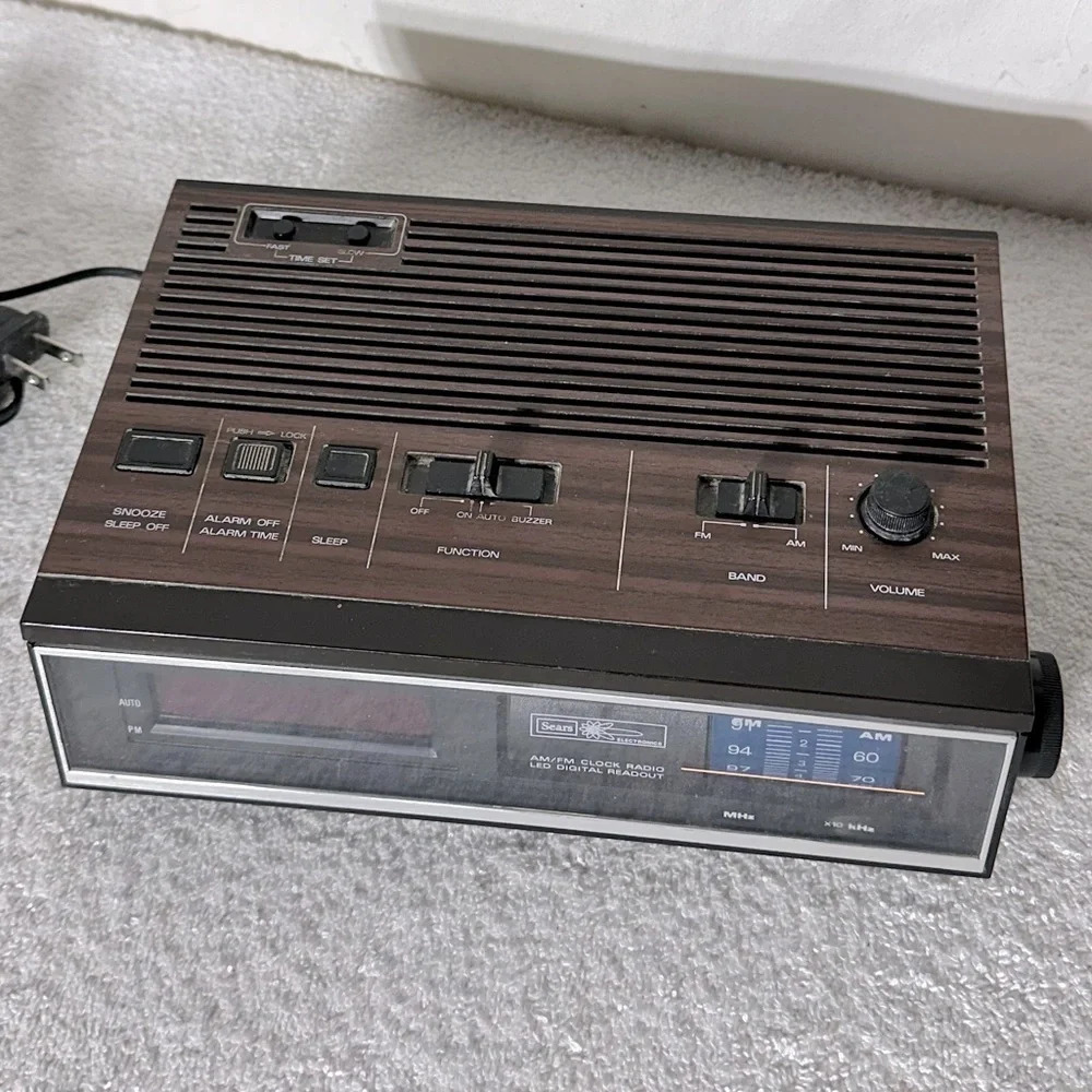 Vintage Sears Electronics AM/FM Clock Radio LED Digital Readout Alarm Clock - Picture 2 of 15